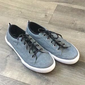 Sperry top slider memory foam woman’s size 5 in denim.
